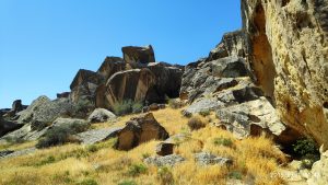 Read more about the article Azerbejdżan: Gobustan – wycieczka w okolice Baku