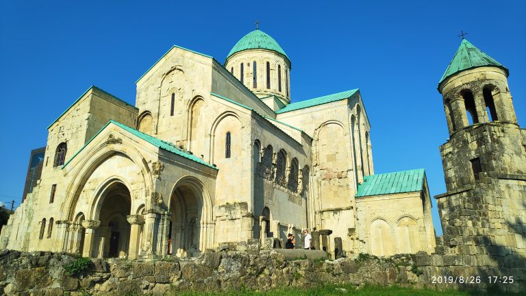 Kutaisi, czyli dokąd prowadzą tanie linie lotnicze – dojazd, wycieczki, zwiedzanie i informacje praktyczne
