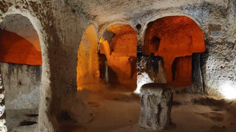 Kapadocja i podziemne miasta: Derinkuyu, Kaymakli i inne